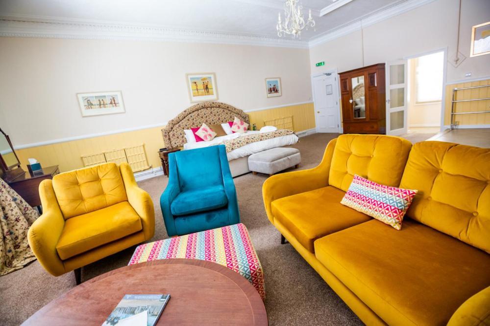 The Red Lion Hotel 크로머 외부 사진 The lounge at the care home